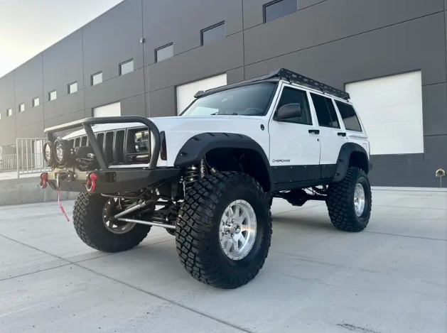 1998-jeep-cherokee-xj-resto-mod-for-sale-05