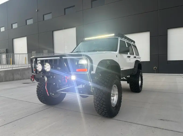 1998-jeep-cherokee-xj-resto-mod-for-sale-10