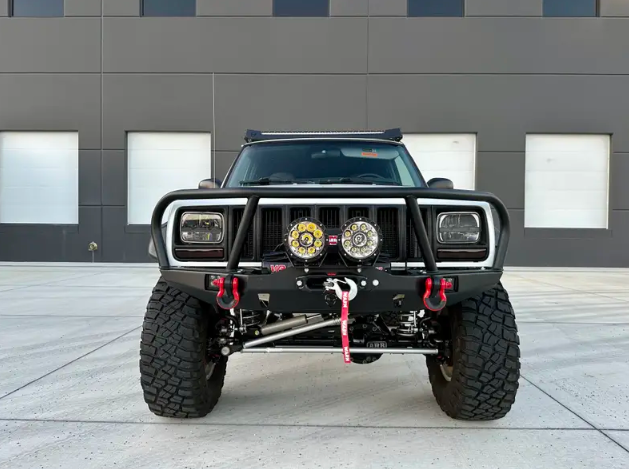 1998-jeep-cherokee-xj-resto-mod-for-sale-14