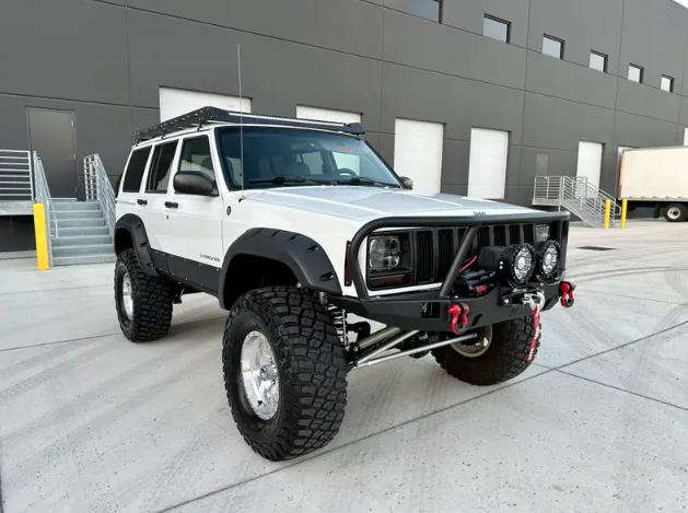 1998-jeep-cherokee-xj-resto-mod-for-sale-15