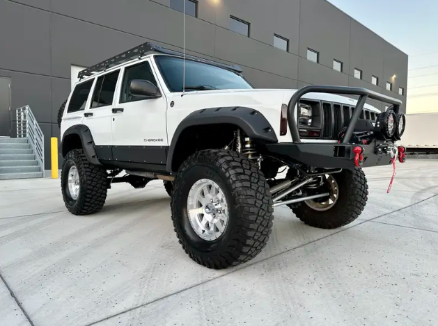 1998-jeep-cherokee-xj-resto-mod-for-sale-16