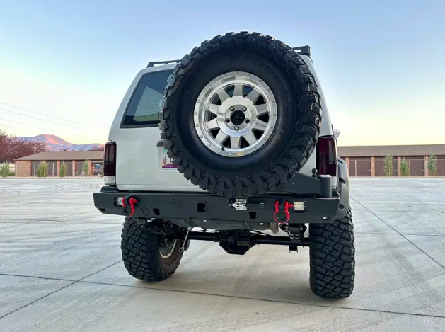 1998-jeep-cherokee-xj-resto-mod-for-sale-19