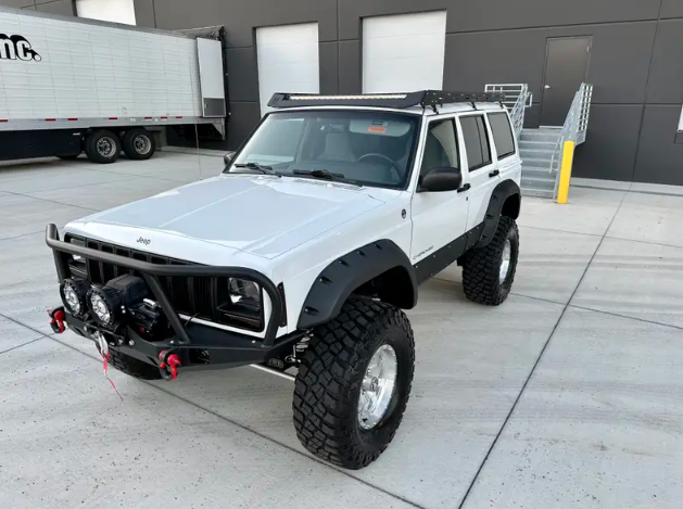 1998-jeep-cherokee-xj-resto-mod-for-sale-22