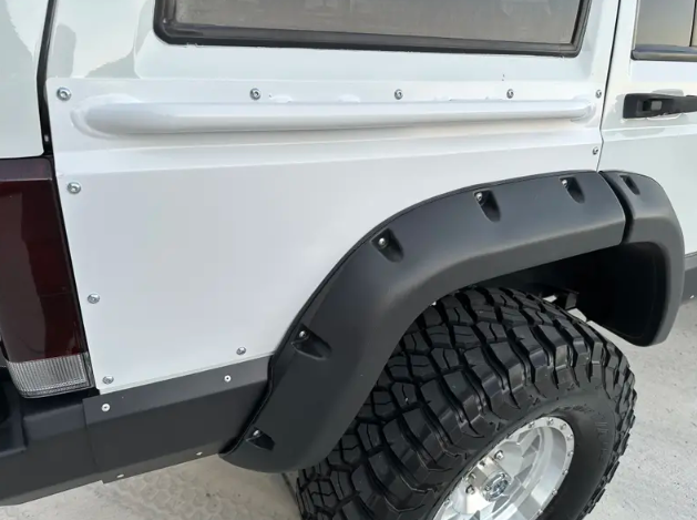 1998-jeep-cherokee-xj-resto-mod-for-sale-33