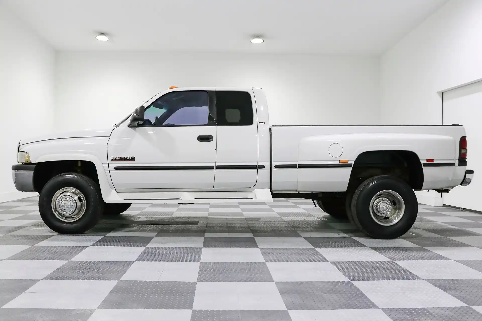 1999-dodge-3500-for-sale-04.jfif