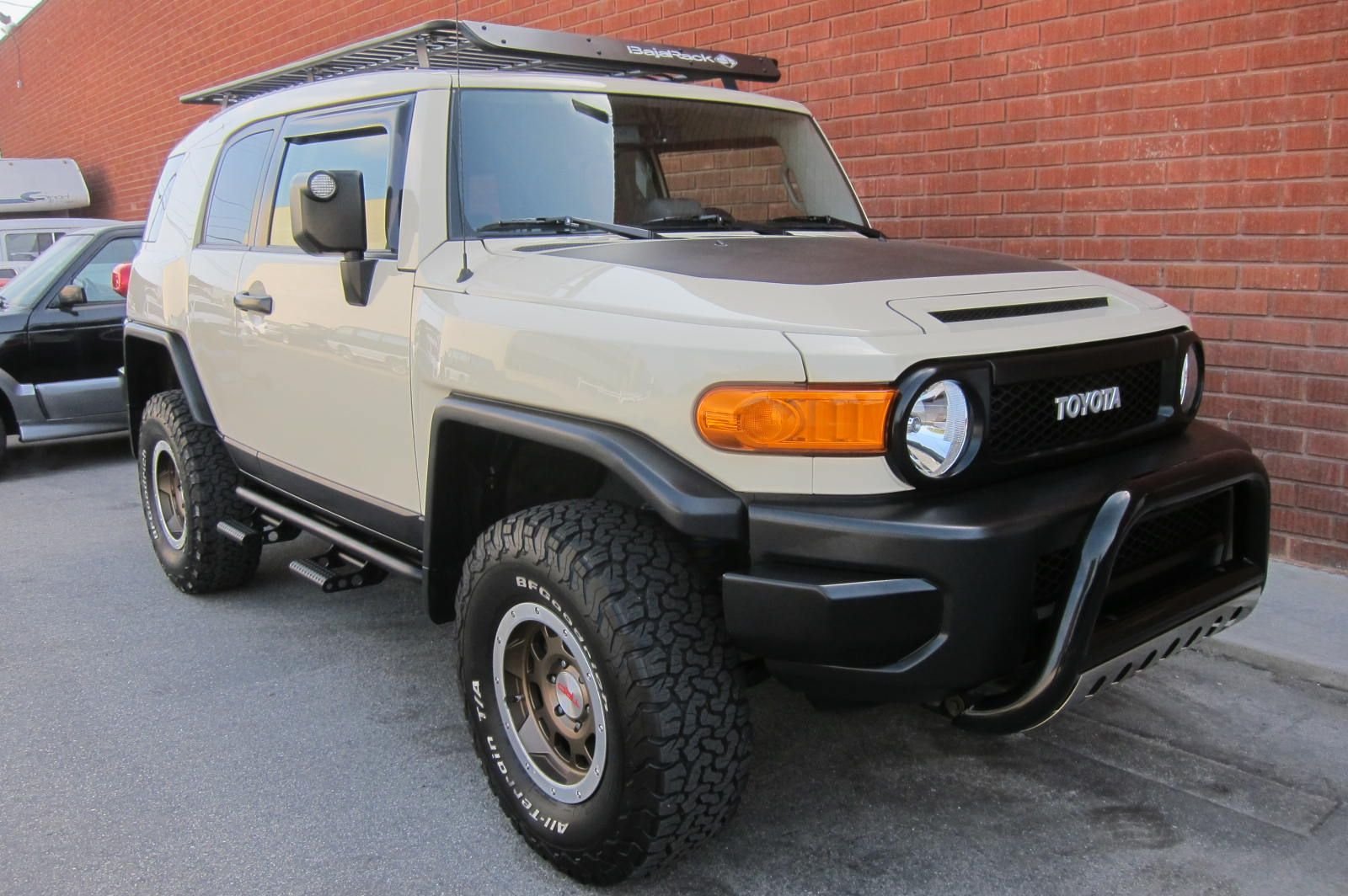 2010-toyota-fj-cruiser-trail-teams-for-sale-09