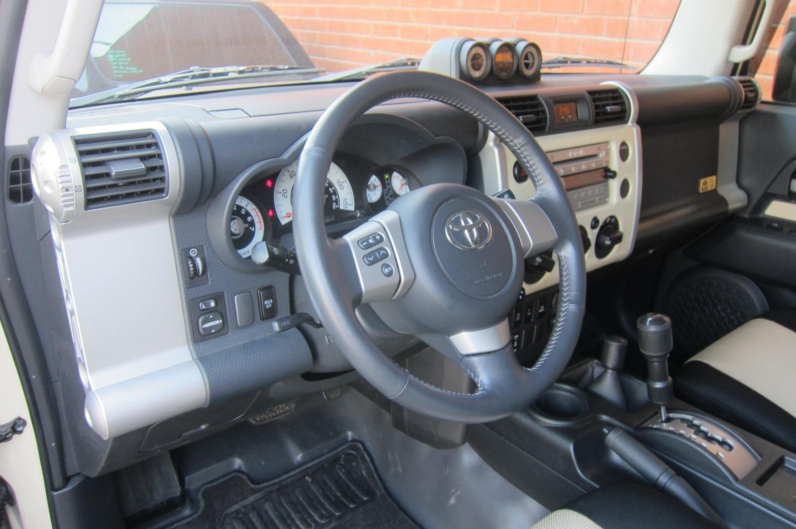 2010-toyota-fj-cruiser-trail-teams-for-sale-21