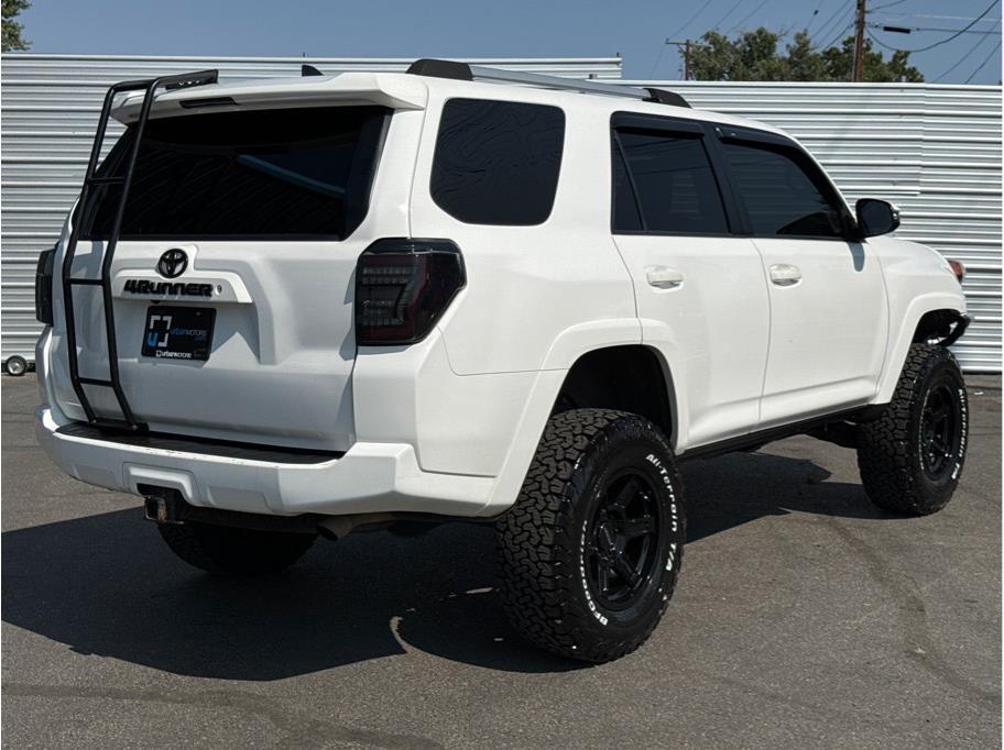 2017-toyota-4runner-lifted-white-05