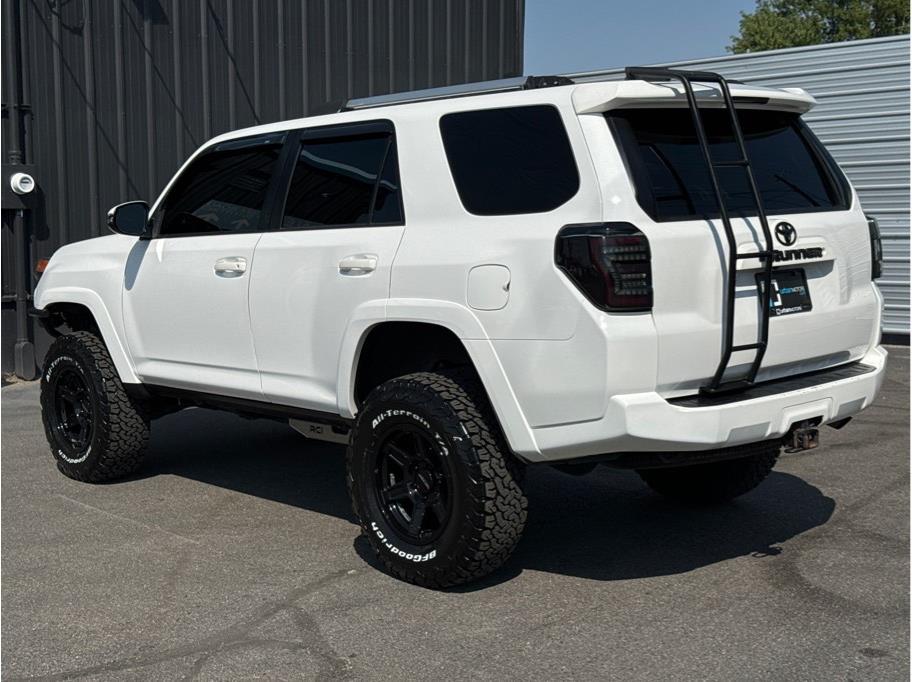 2017-toyota-4runner-lifted-white-07