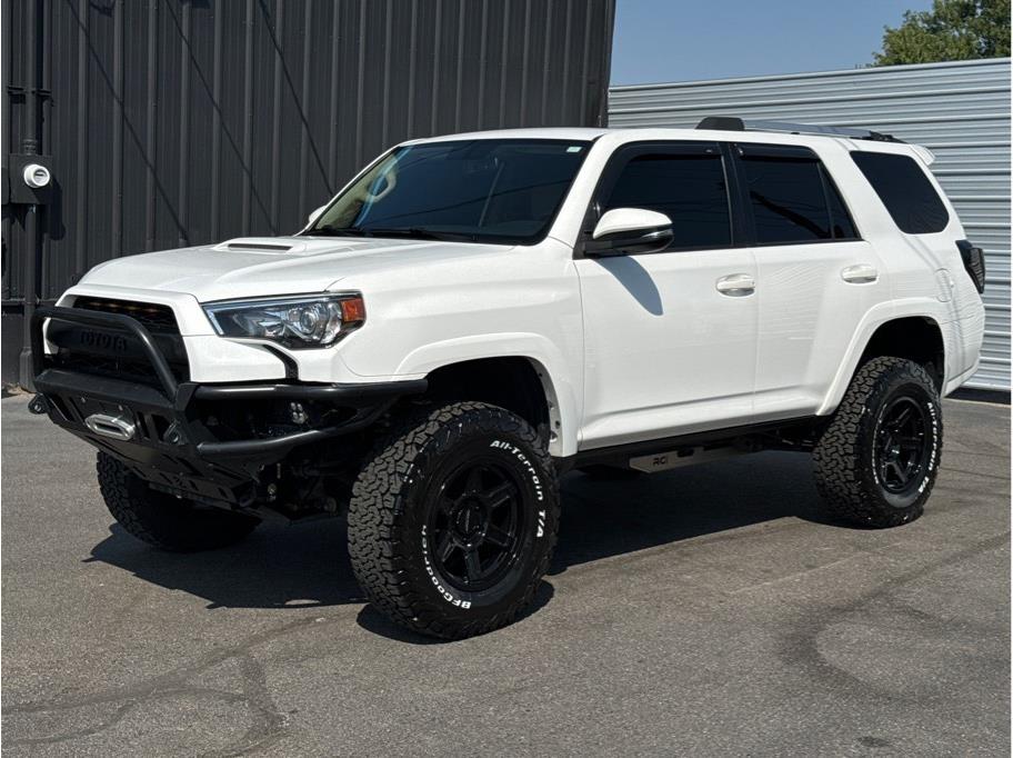 2017-toyota-4runner-lifted-white-08