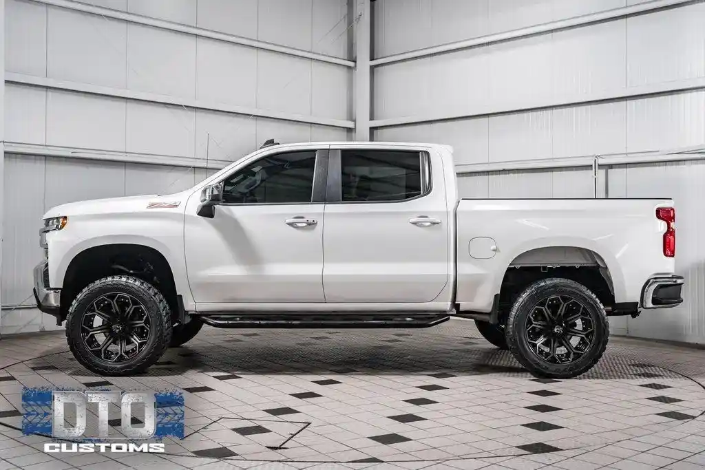 2020-chevrolet-silverado_1500-lt-for-sale-02