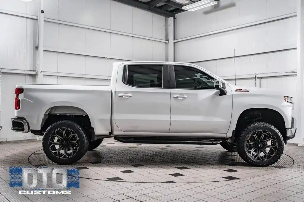 2020-chevrolet-silverado_1500-lt-for-sale-06