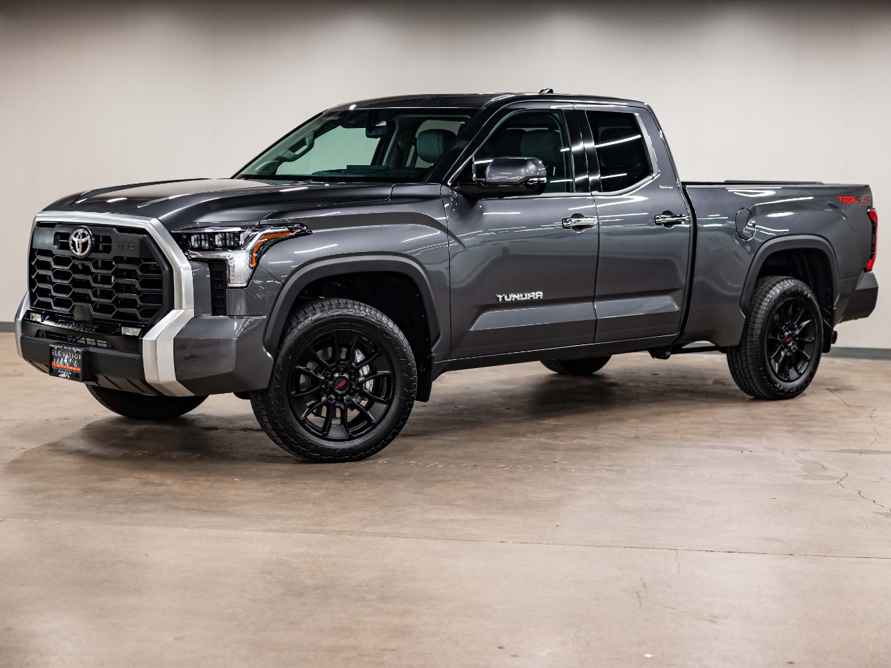 2022-toyota-tundra-limited-double-cab-07