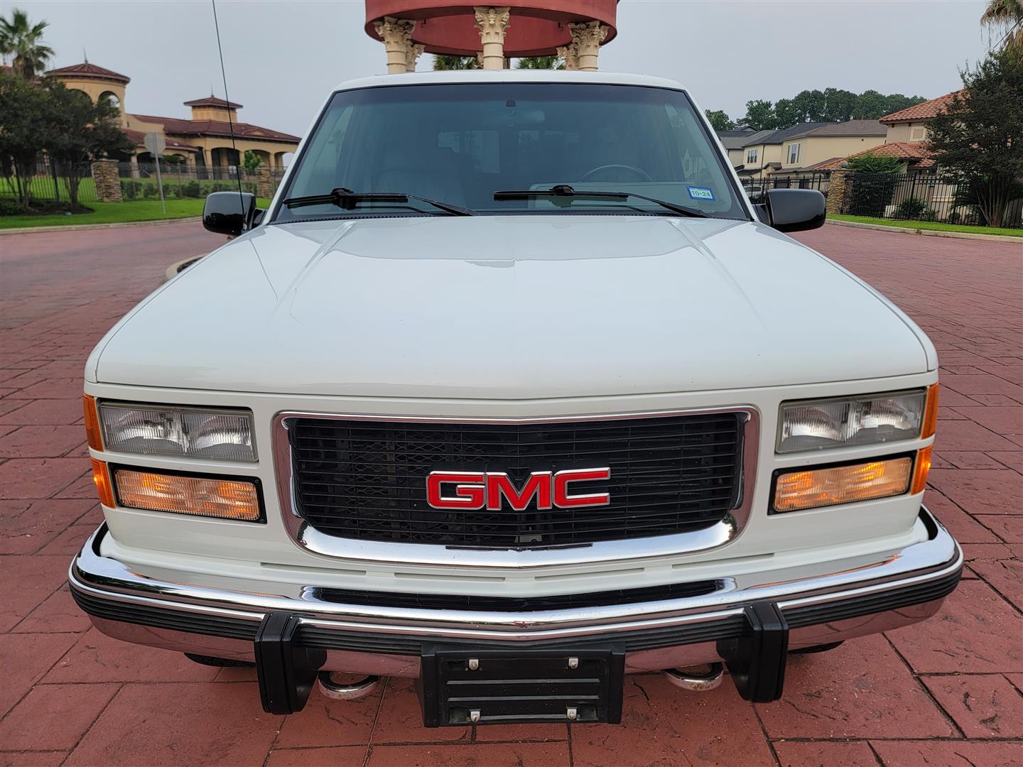 94GMCsuburban2500_71k_front