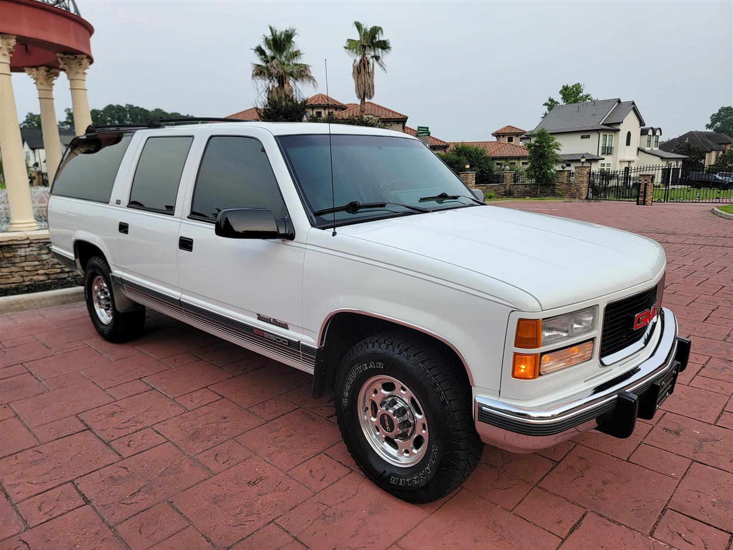 94GMCsuburban2500_71k_gallery