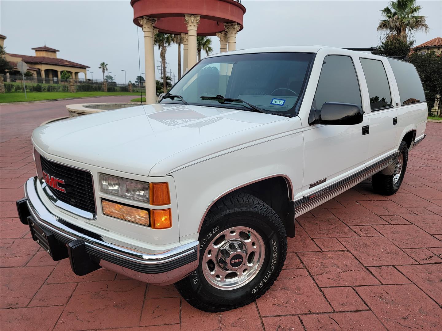 94GMCsuburban2500_71k_medium