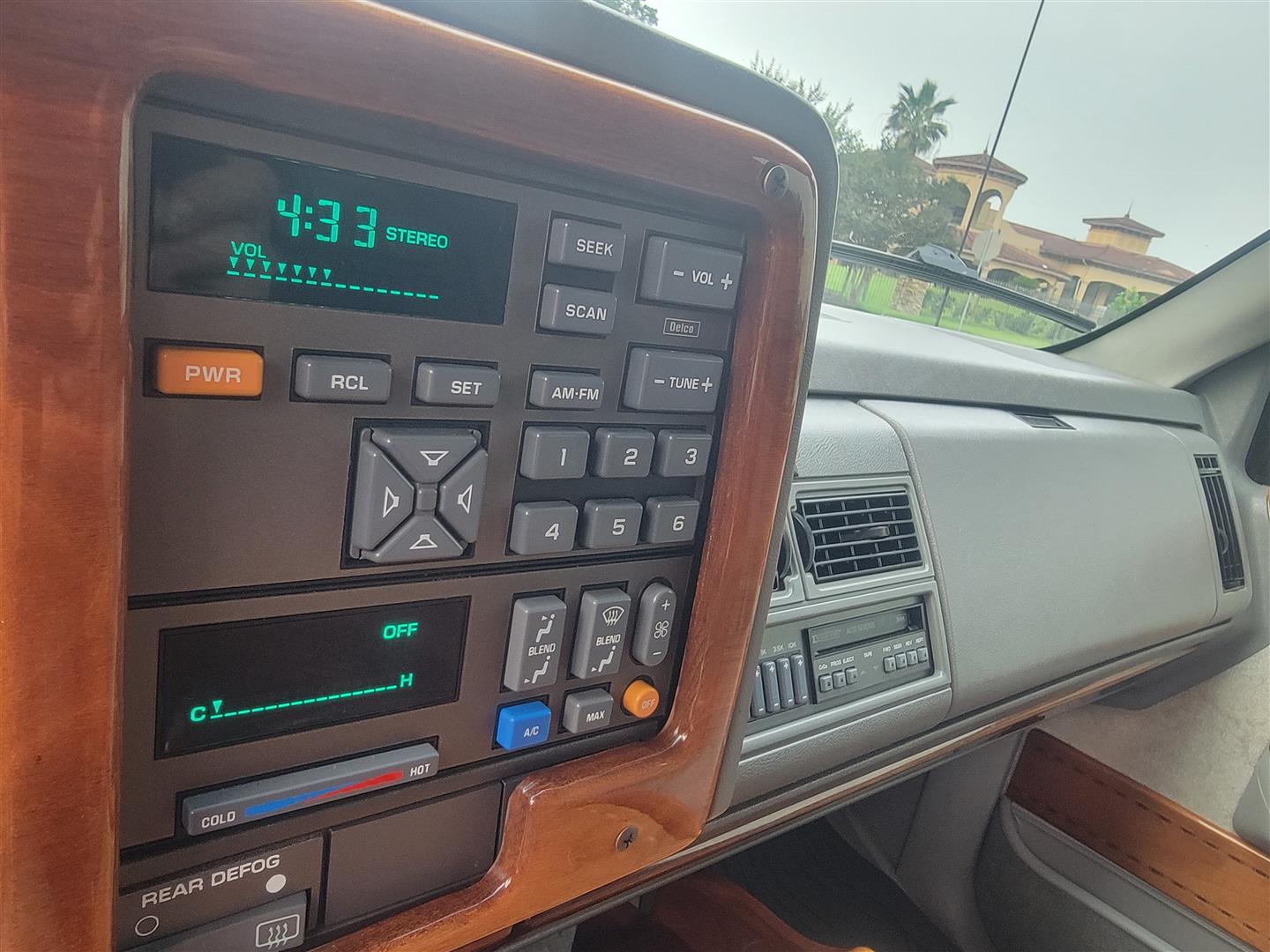 94GMCsuburban2500_71k_radio