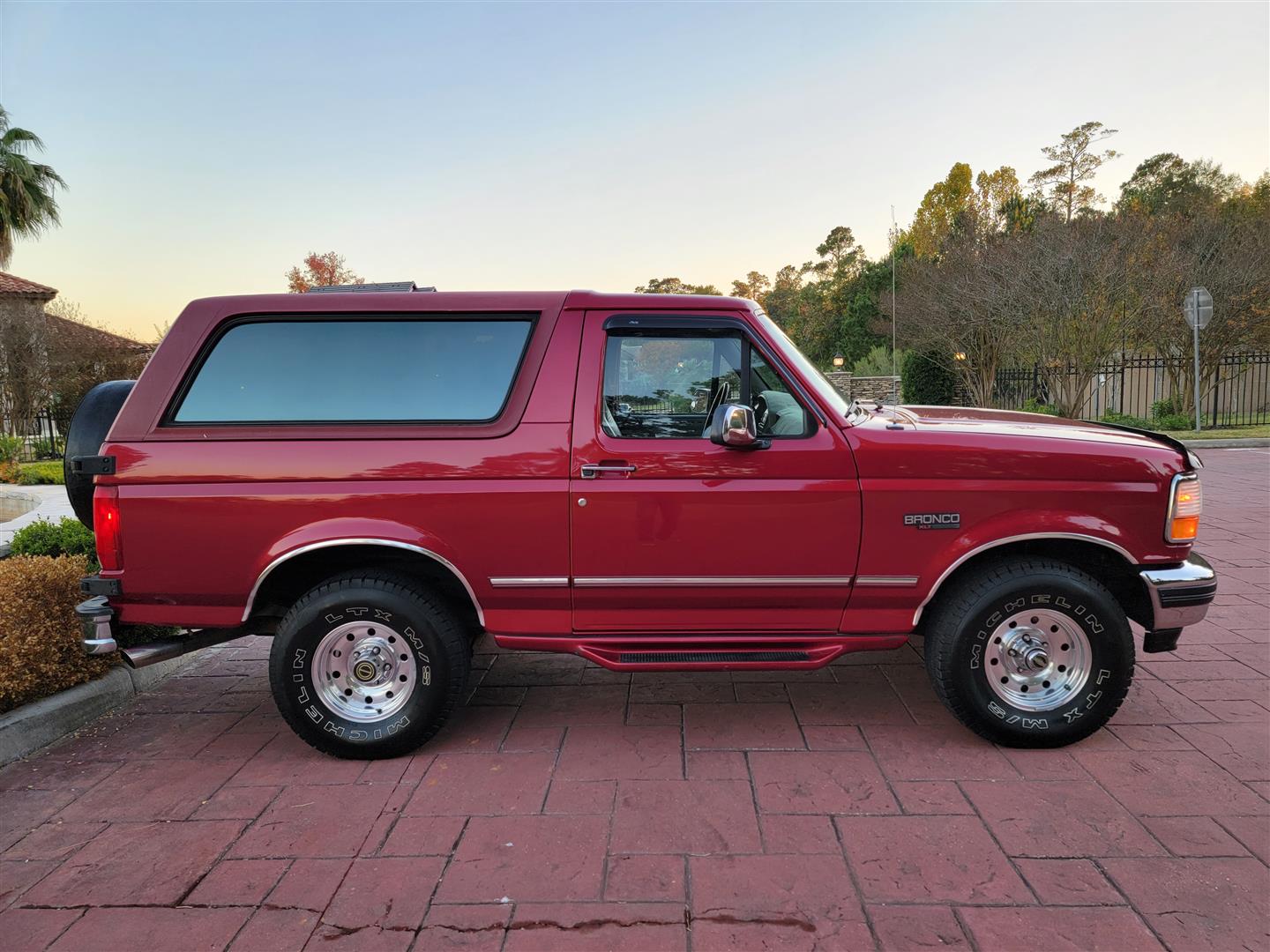 95FordBronco_98k_for-sale-03