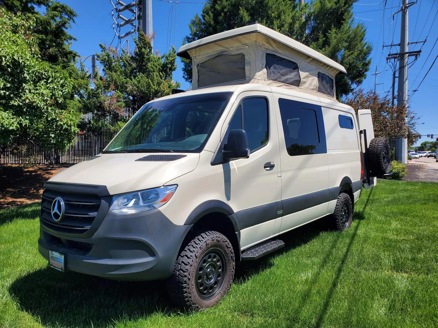 mercedes-benz-sprinter-2500-cargo-for-sale-01