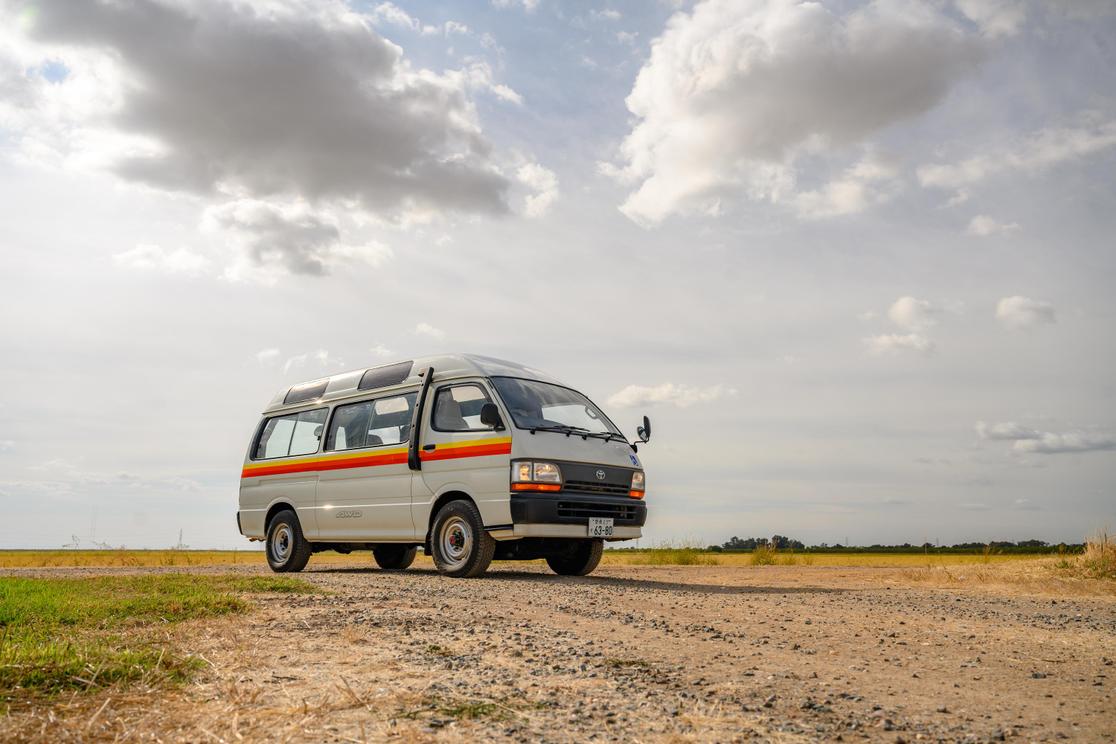 toyota-hiace-sacramento-california-02