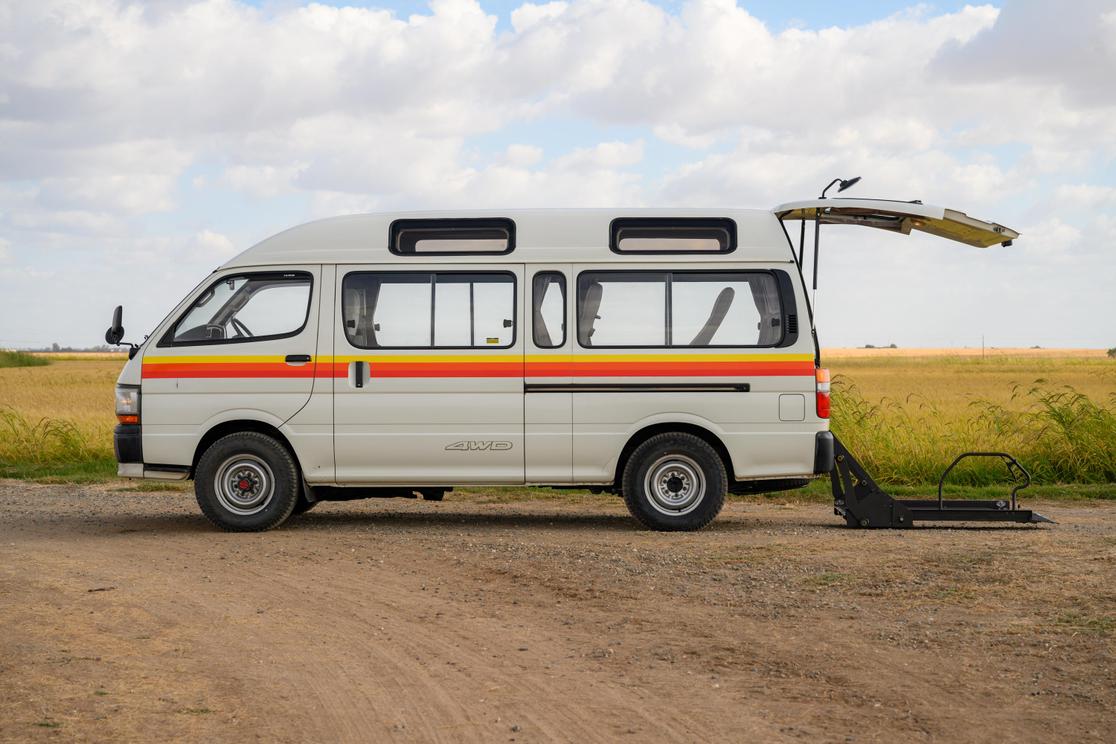 toyota-hiace-sacramento-california-05