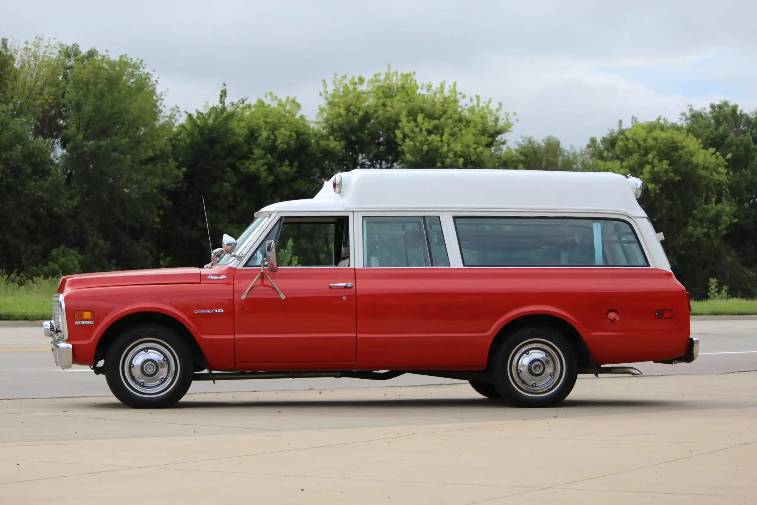 1971-chevrolet-suburban-ambulance-for-sale-02