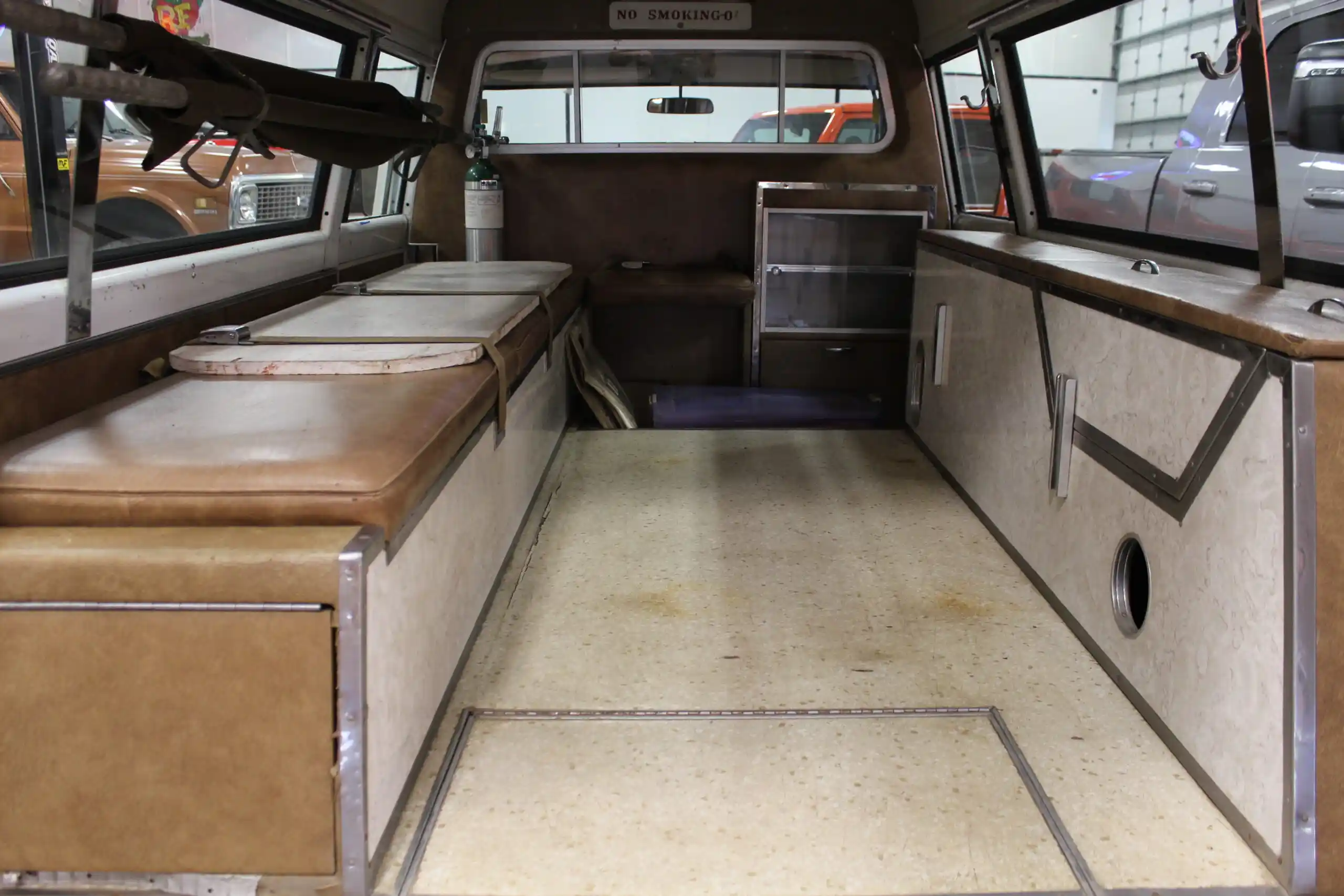 1971-chevrolet-suburban-ambulance-for-sale-13