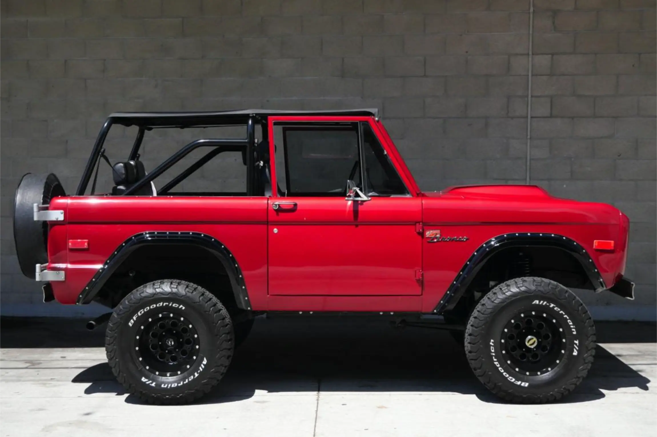 1973-FORD-Bronco-for-sale-02