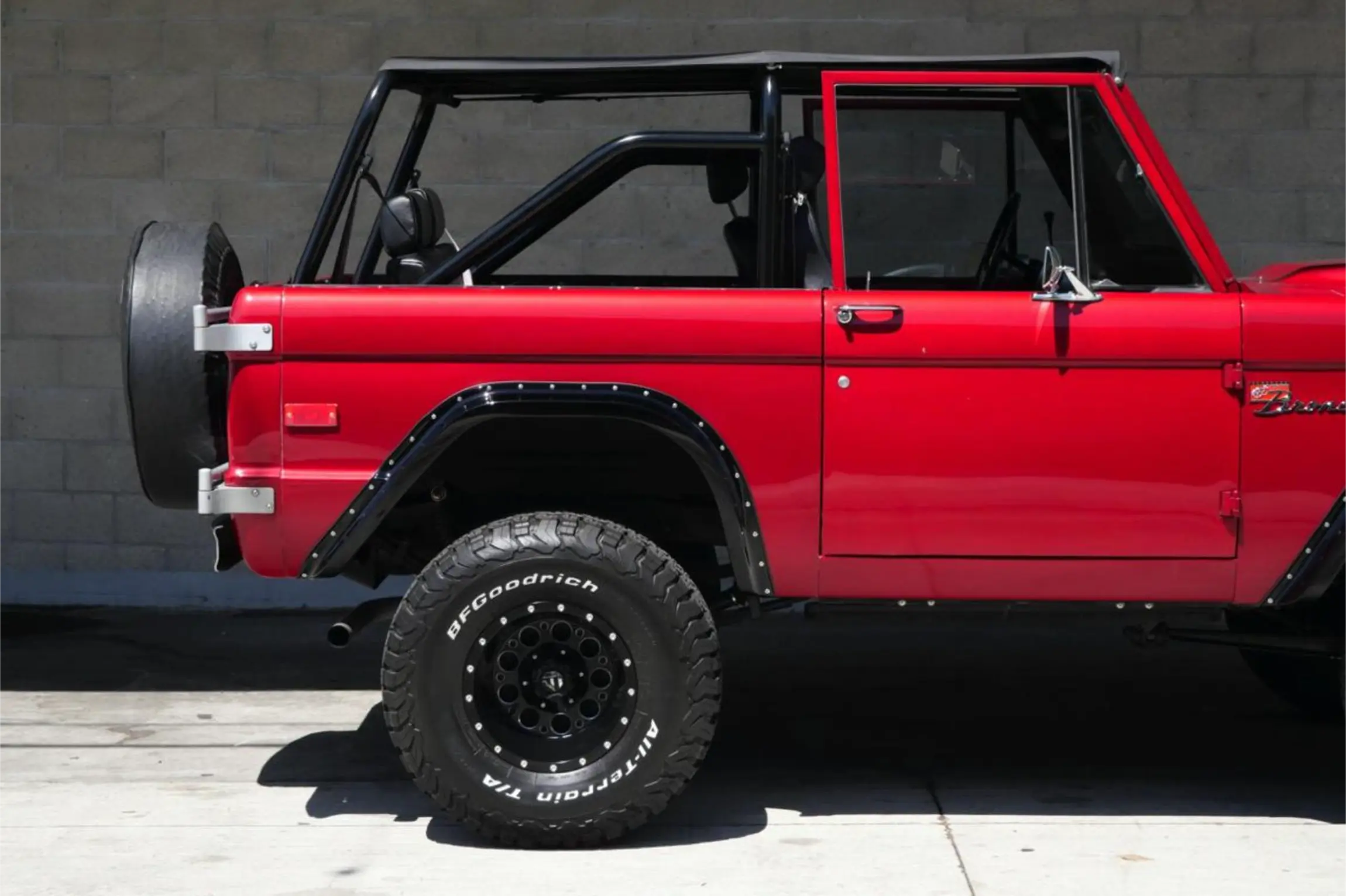 1973-FORD-Bronco-for-sale-06