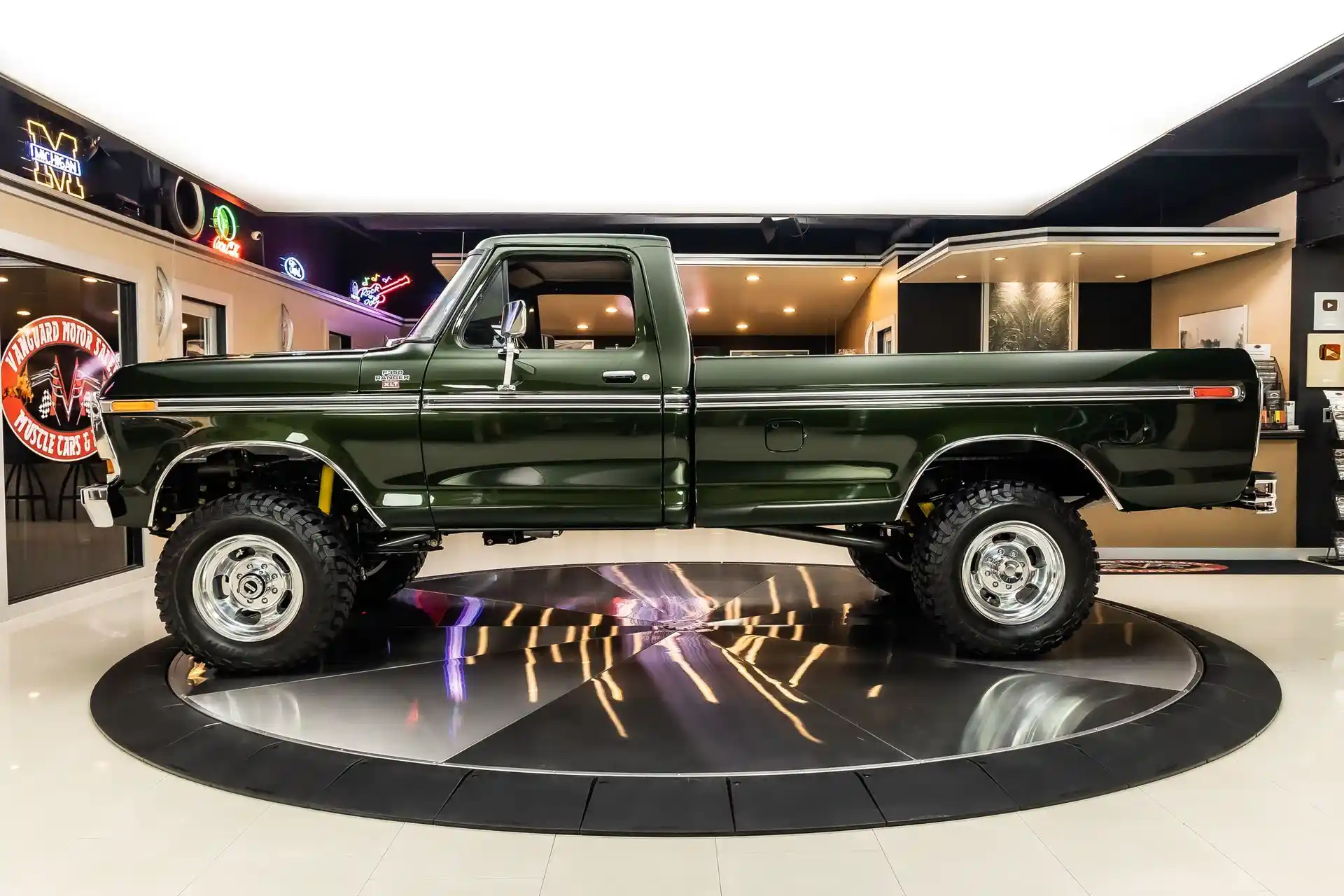 1979-ford-f-350-xlt-4x4-pickup-restomod-for-sale-16