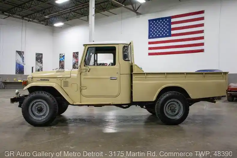 1980-toyota-land-cruiser-fj45-for-sale-02