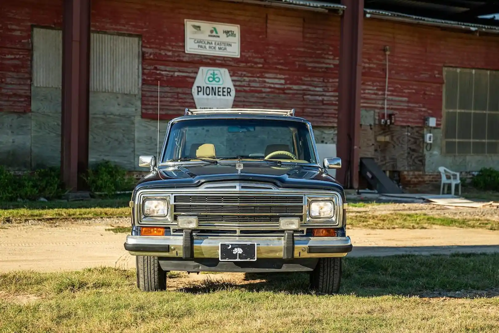 1988-jeep-grand-wagoneer-for-sale-car-cave-usa-03