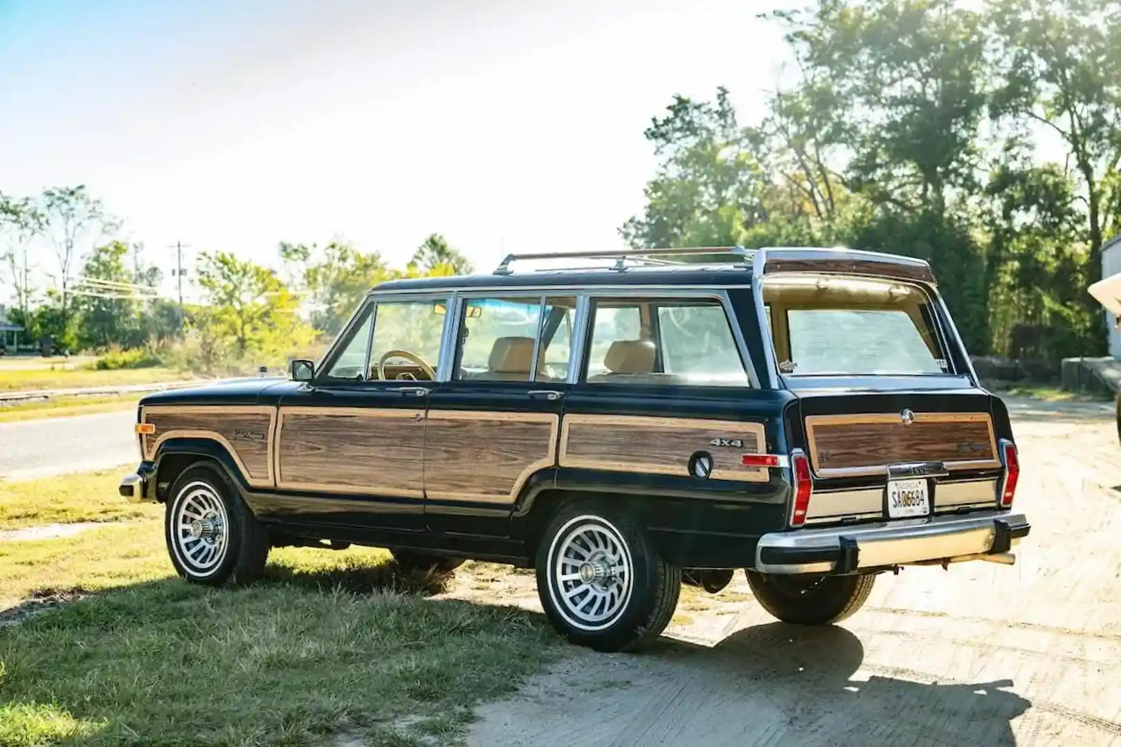 1988-jeep-grand-wagoneer-for-sale-car-cave-usa-04