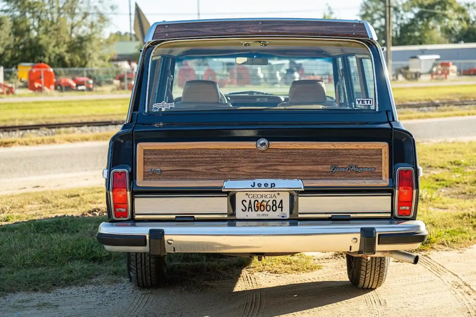 1988-jeep-grand-wagoneer-for-sale-car-cave-usa-05