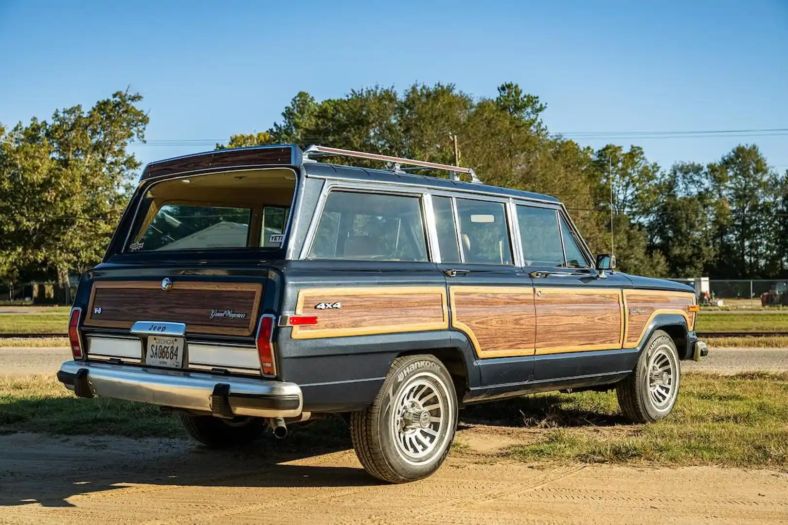 1988-jeep-grand-wagoneer-for-sale-car-cave-usa-06