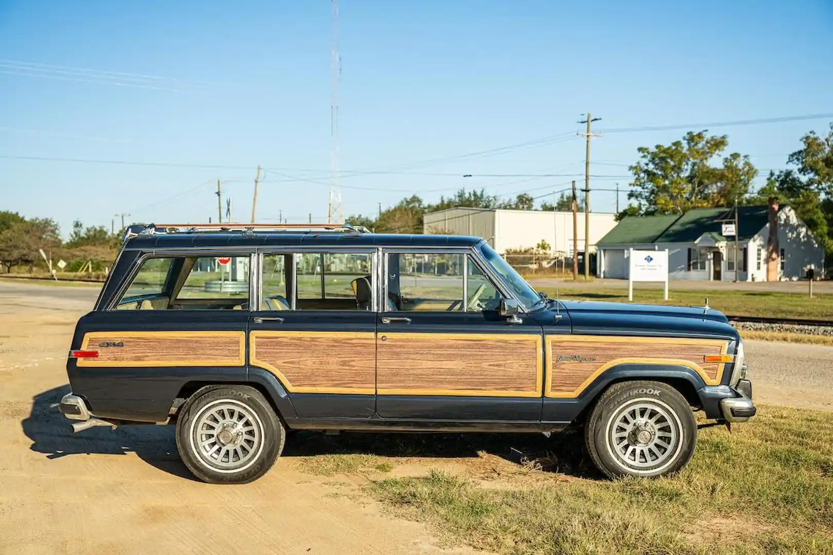 1988-jeep-grand-wagoneer-for-sale-car-cave-usa-07