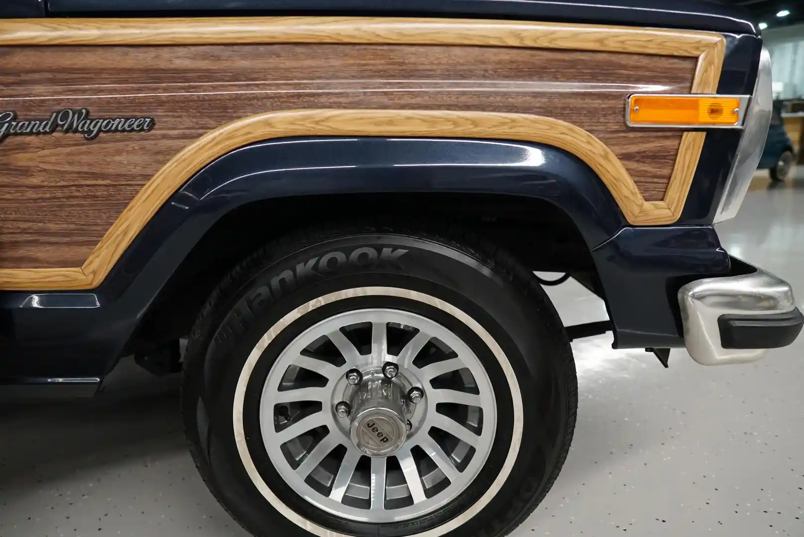 1988-jeep-grand-wagoneer-for-sale-car-cave-usa-20