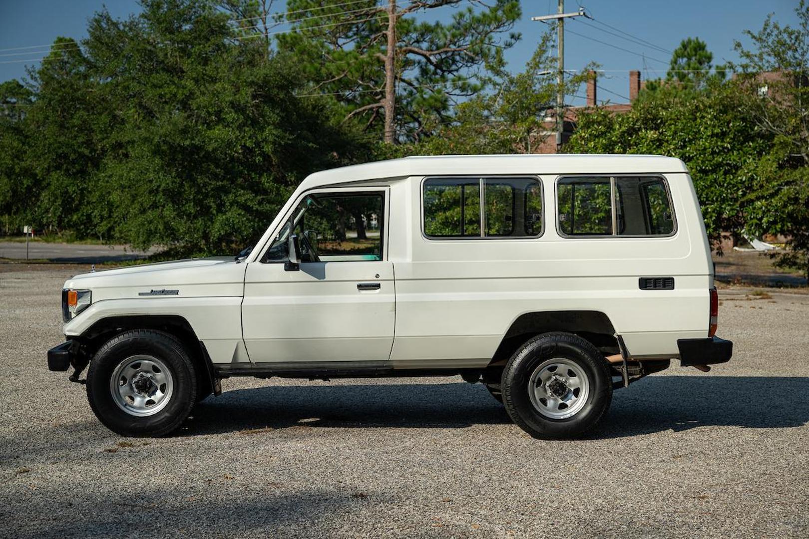 1991-toyota-land-cruiser-bush-taxi-04