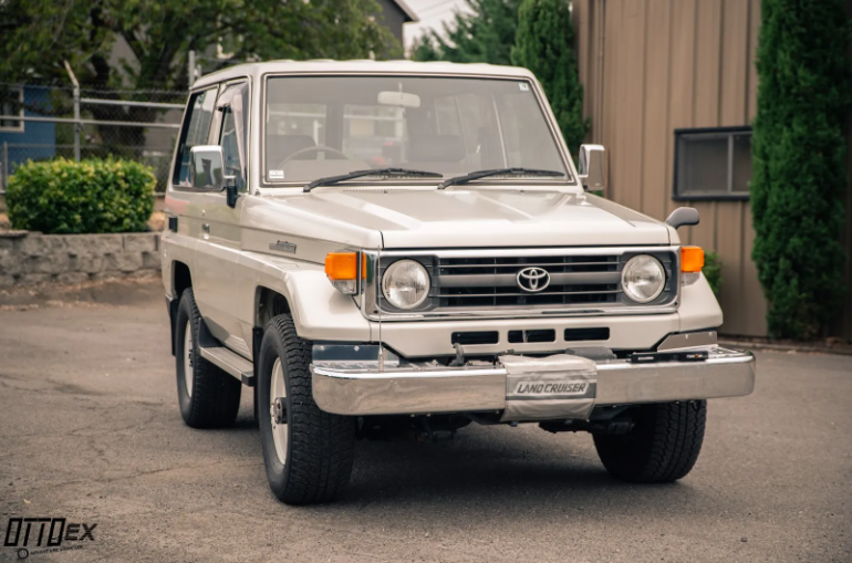 1995 Toyota Land Cruiser HZJ70 LX 02