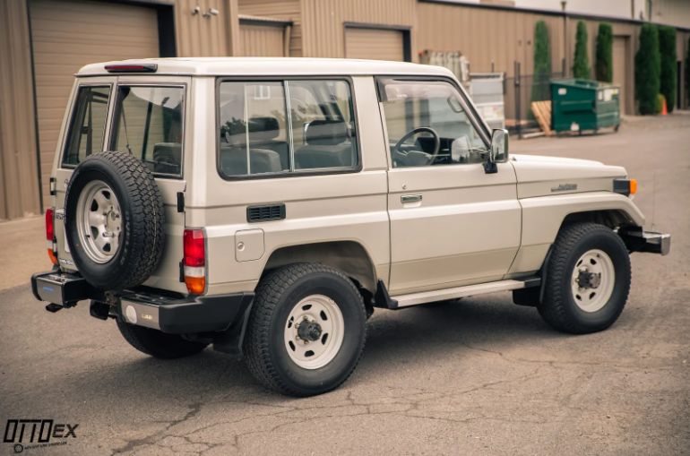 1995 Toyota Land Cruiser HZJ70 LX 07