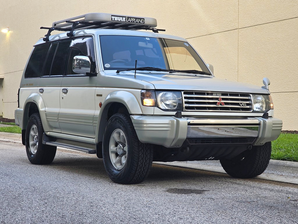 1995-mitsubishi-pajero-exceed-for-sale-01