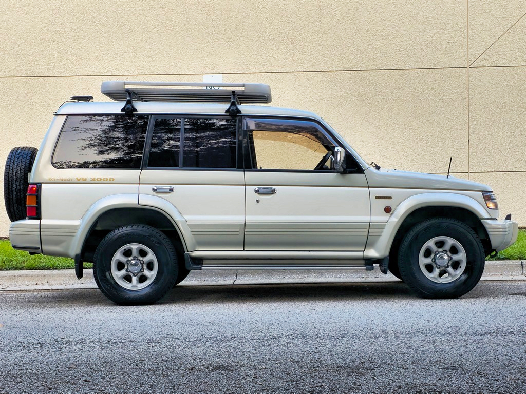 1995-mitsubishi-pajero-exceed-for-sale-07