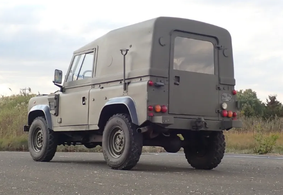 1997-defender-wolf-lhd-21