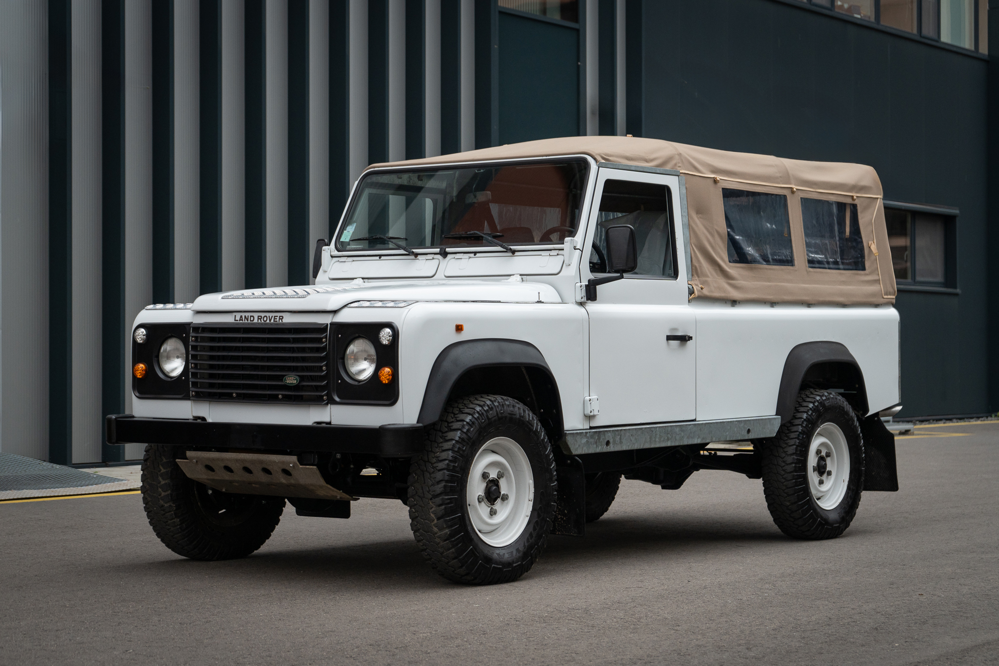 1997-land-rover-defender-for-sale-uk-01