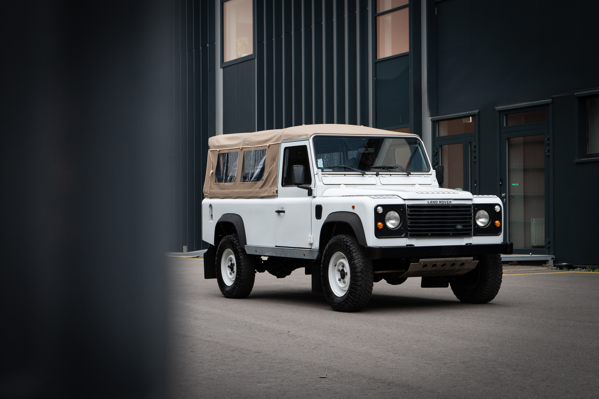 1997-land-rover-defender-for-sale-uk-02