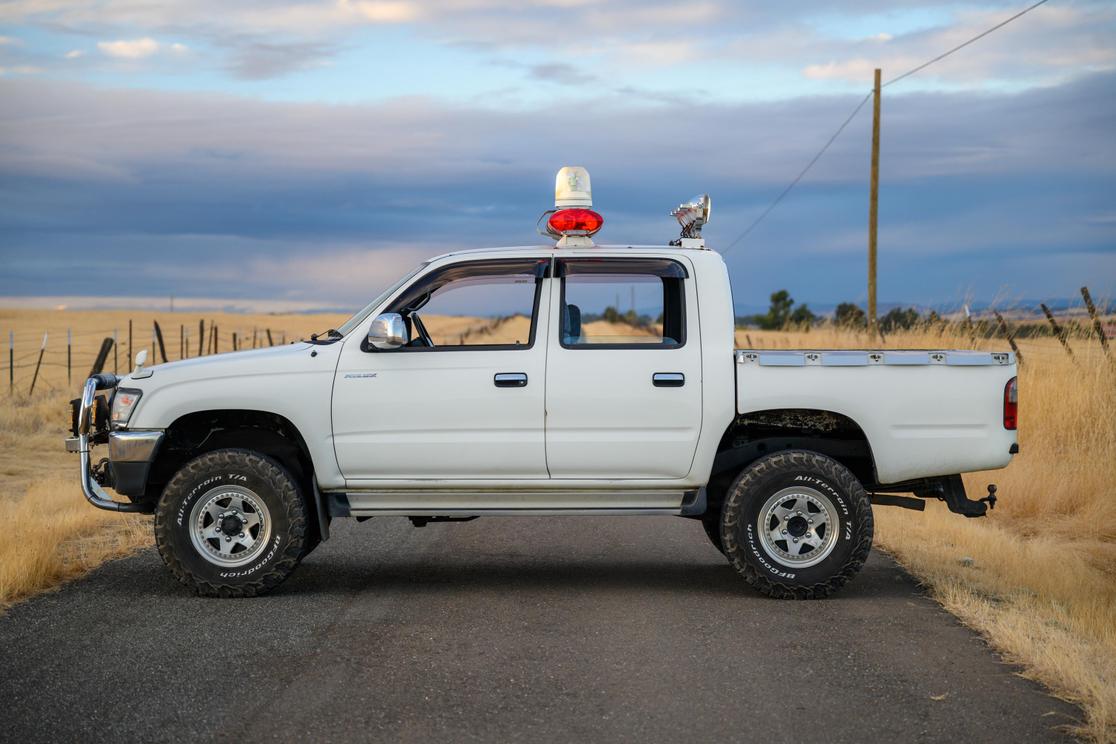 1997-toyota-hilux-for-sale-02