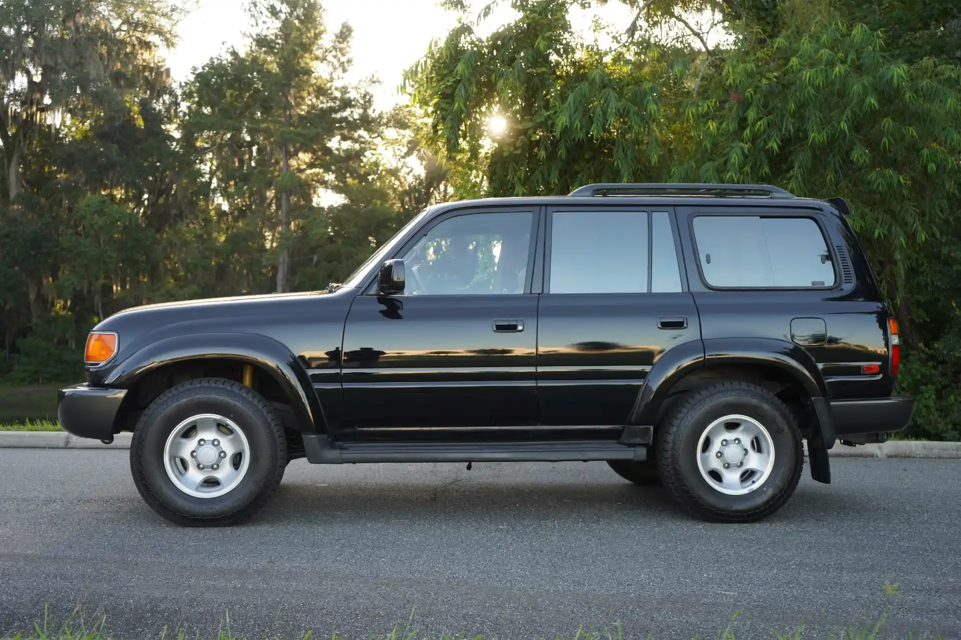 1997-toyota-land-cruiser-80-for-sale-02