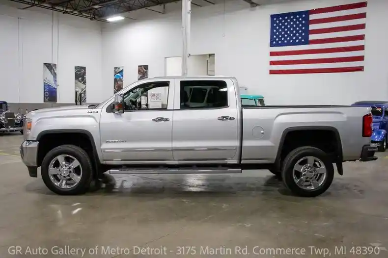 2015-gmc-sierra-2500hd-slt-4x4-4dr-crew-cab-sb-for-sale-02