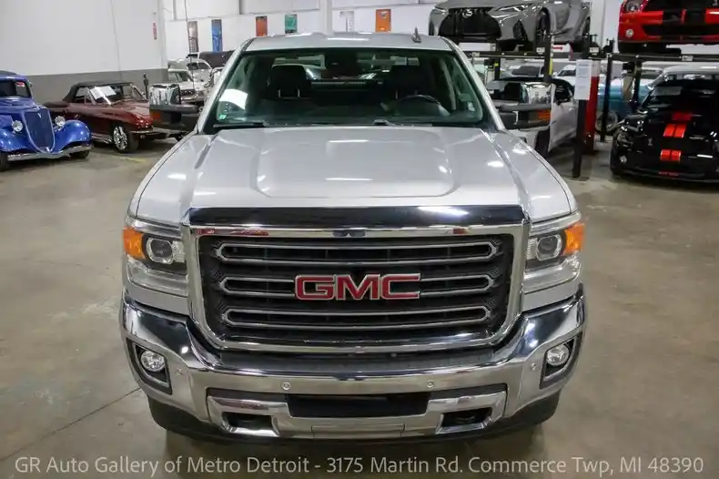 2015-gmc-sierra-2500hd-slt-4x4-4dr-crew-cab-sb-for-sale-09