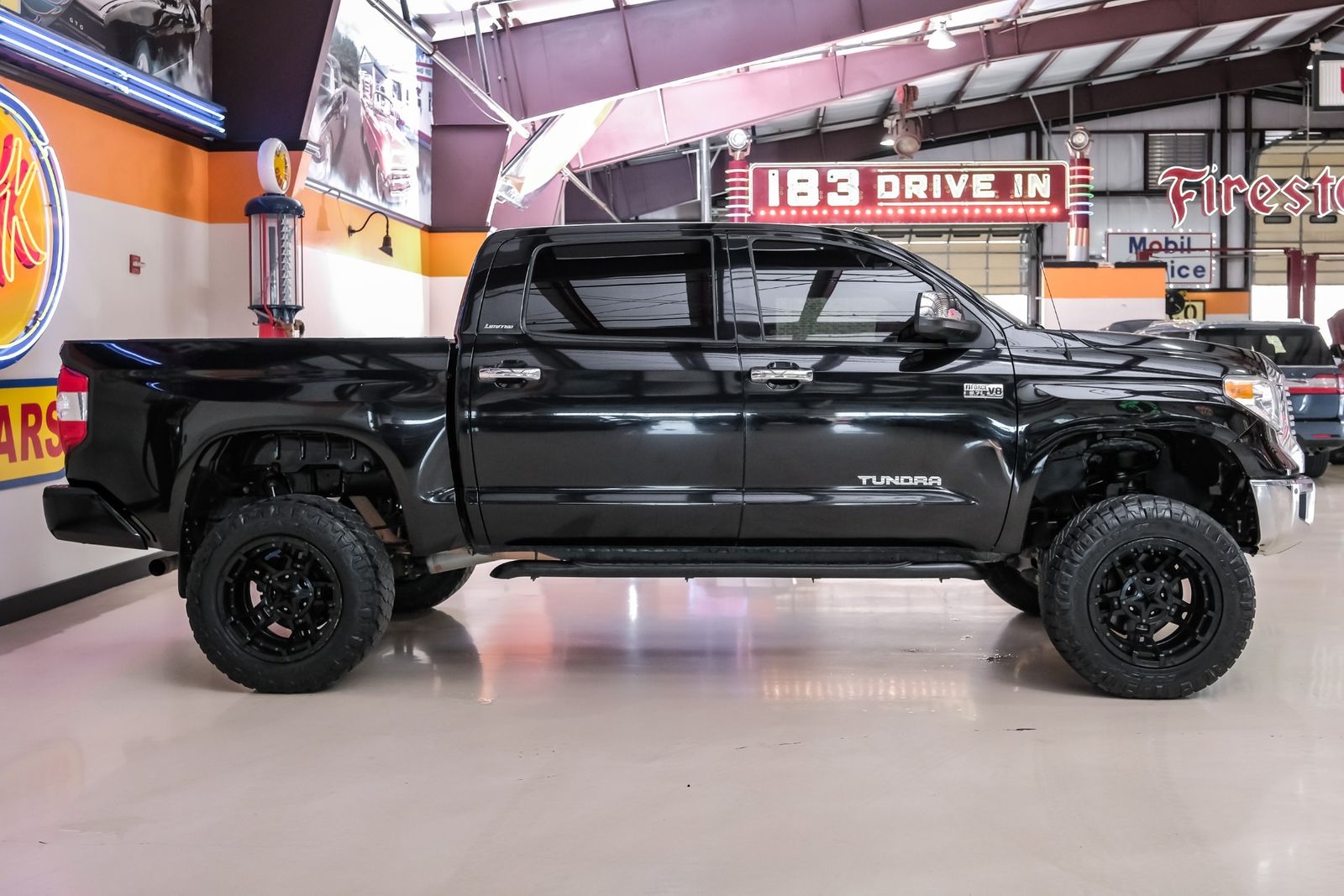 2017-toyota-tundra-lifted-01